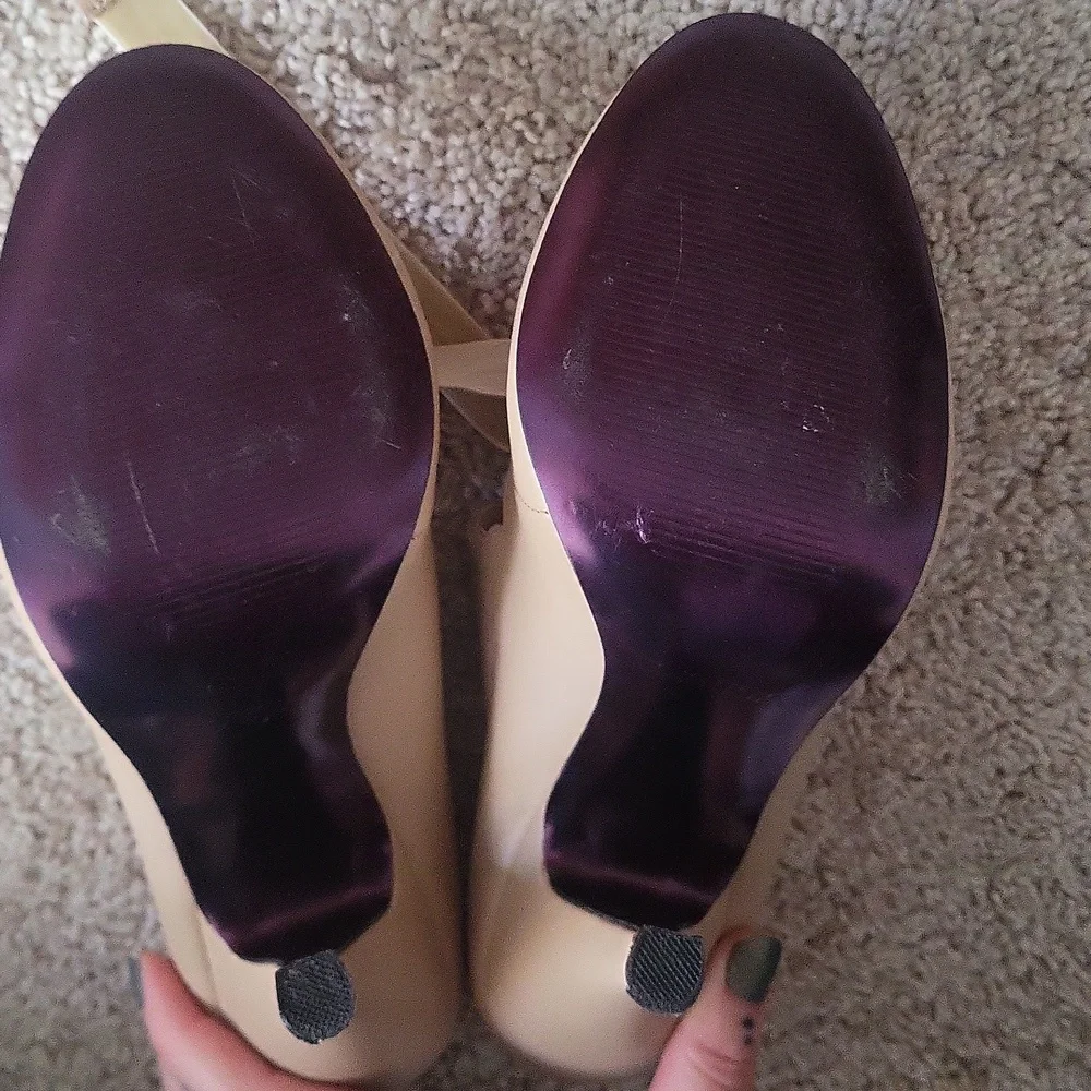 Nude Scalloped Tie Front Pumps - Picture 7 of 9